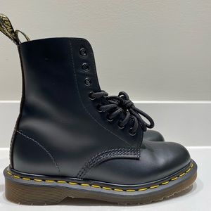 DR. MARTENS 1460 VINTAGE MADE IN ENGLAND LACE UP BOOTS
